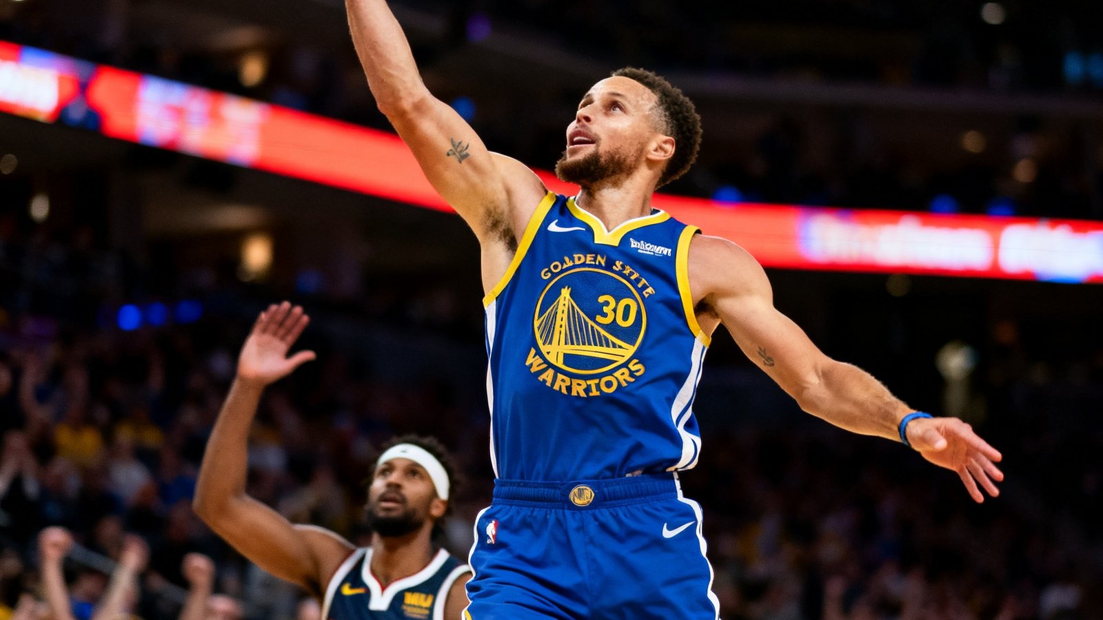 NBA勇士对阵掘金的高清直播画面，库里三分出手瞬间